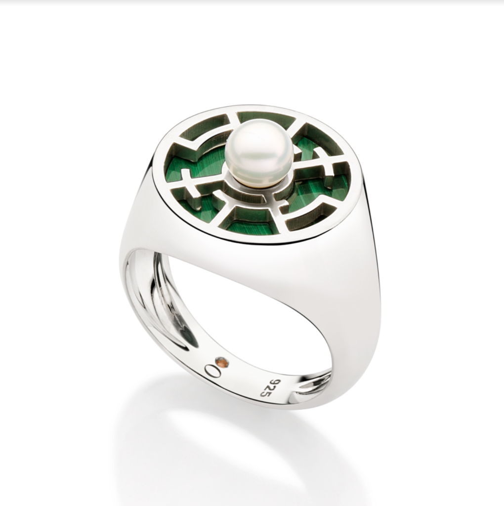 Anel de prata com malaquita e pérola verdadeira Julio Okubo