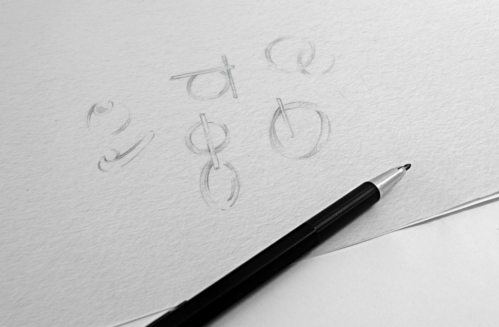 Esboços de Fábio Issao para os brincos Joy Outubro Rosa