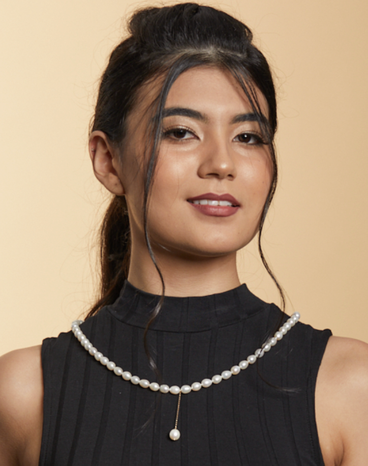 Primeira Princesa Aiko Caroline Blank Ideta usando colar de pérolas Julio Okubo