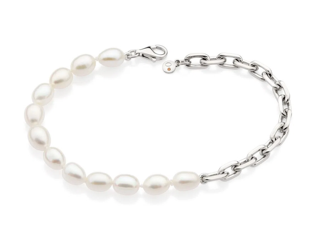 Pulseira de pérolas em prata, uma combinação elegante entre pérolas e corrente de prata para um estilo moderno.