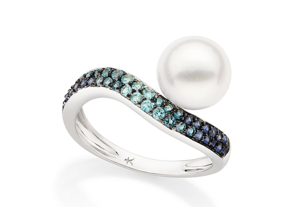 Anel de ouro branco com safiras, topázios azuis e pérola South Sea, coleção Voice Of The Oceans.