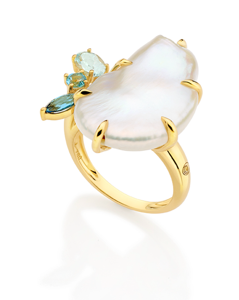 Anel de ouro amarelo com pérola barroca, peridoto, topázio azul e turmalina rosa, da coleção Voice Of The Oceans.