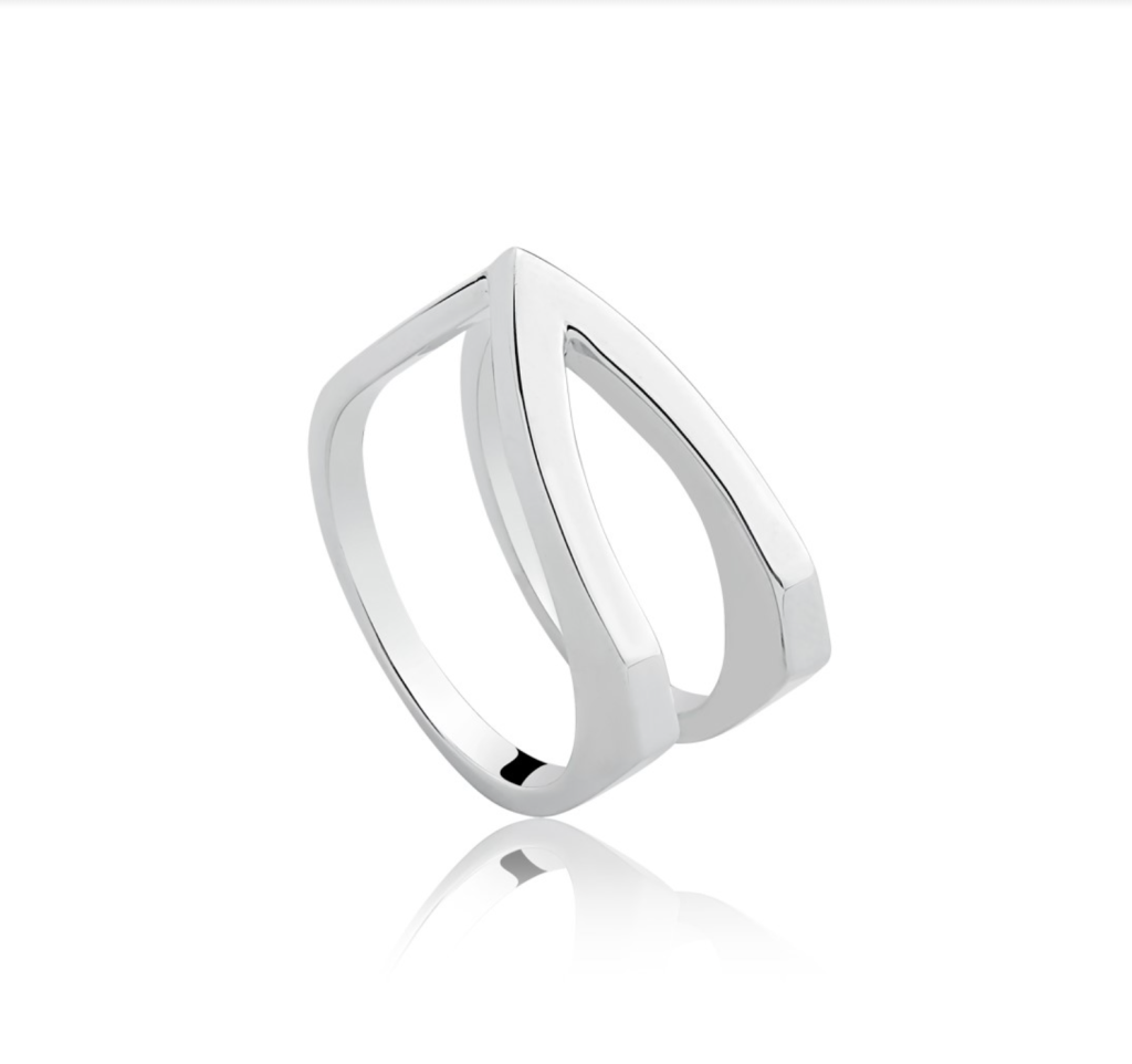 Anel em prata geométrico masculino.