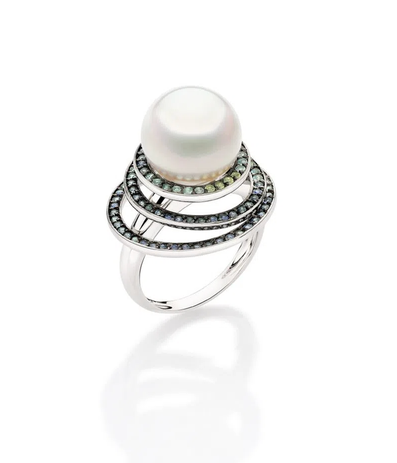 Anel de pérola South Sea com safiras azuis, topázios azuis e peridotos.