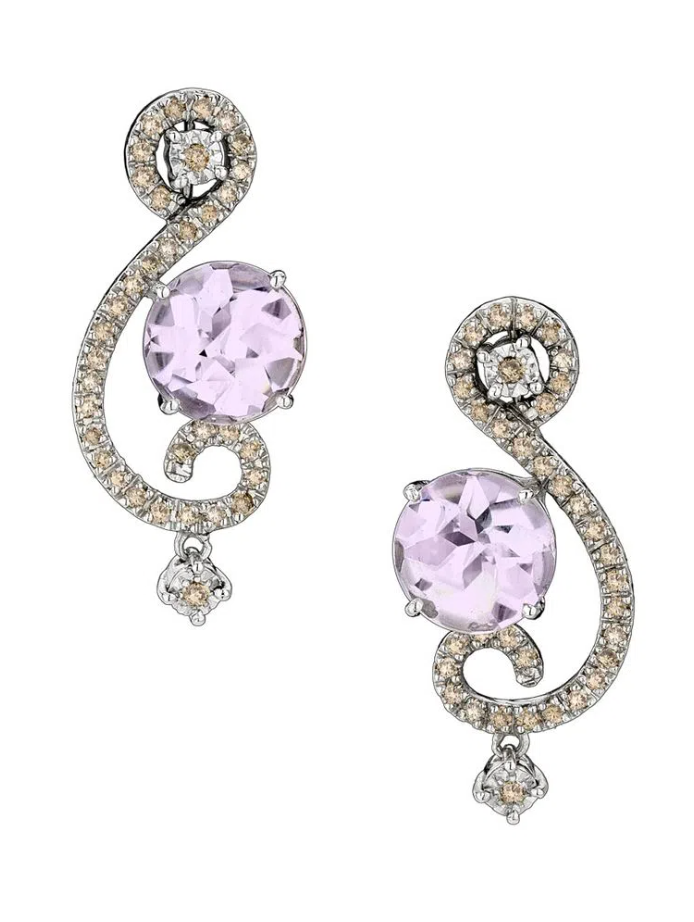 Brinco de ouro branco com diamantes e ametista.