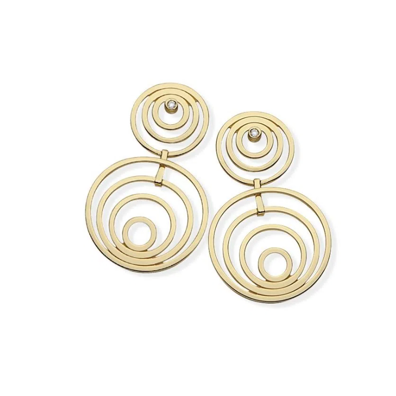 Brincos em ouro amarelo com design circular e diamantes centrais.