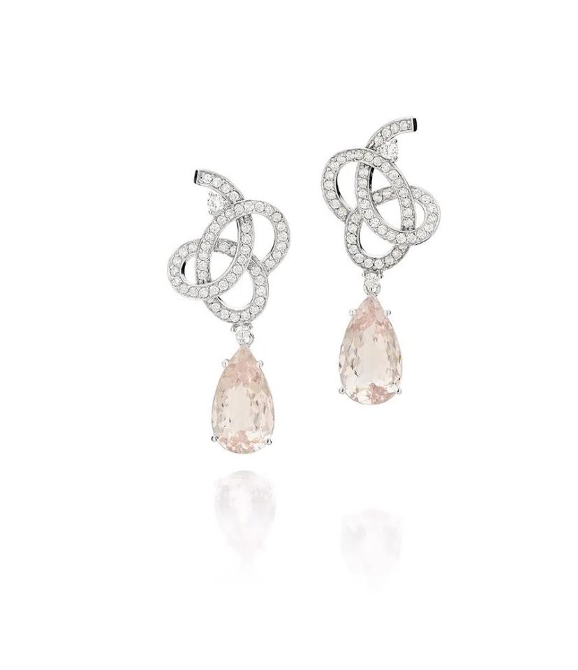 Brinco de ouro branco com diamantes e morganita em design elegante.