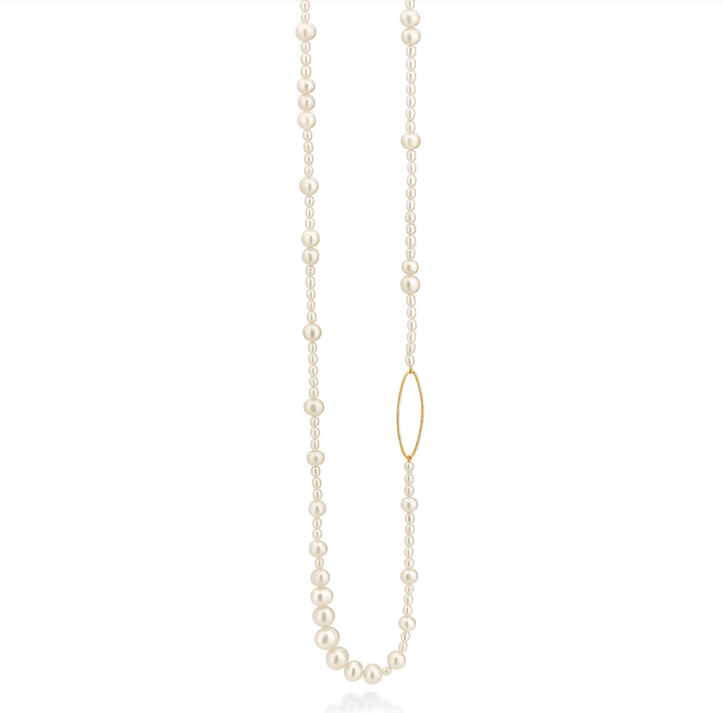 Colar de pérolas com fecho em ouro amarelo.