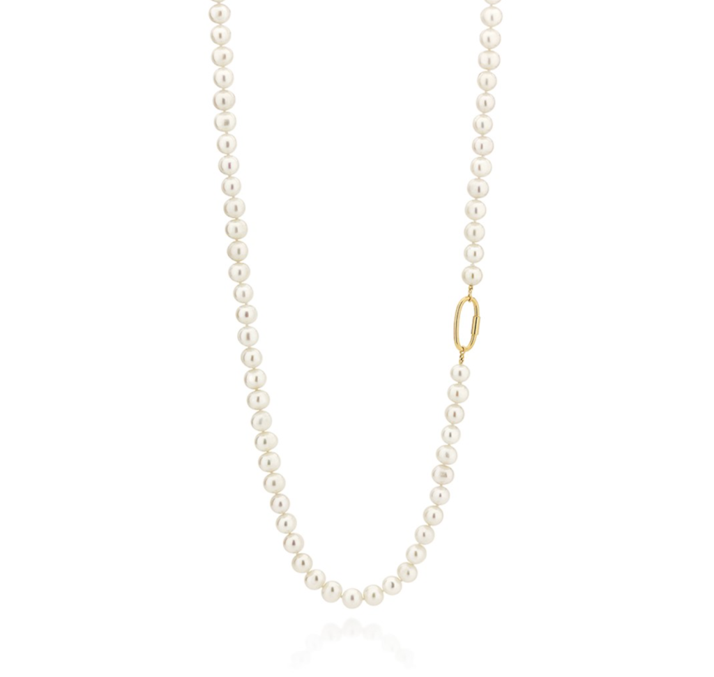 Colar de pérolas com fecho em ouro amarelo.