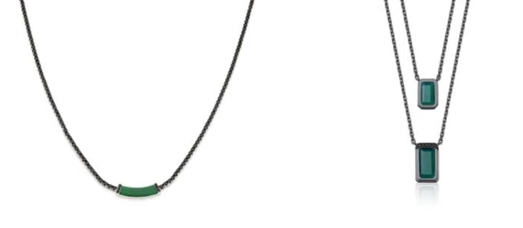 Colares masculinos de prata com quartzo verde e espinélios, além de escapulário de prata com ródio negro e quartzo verde da coleção Julio Okubo.