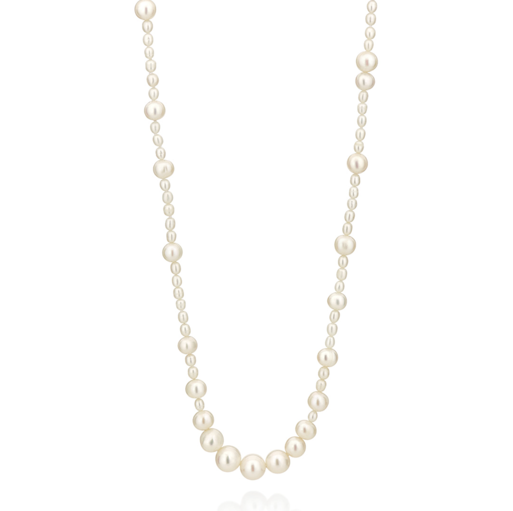 Colar em ouro amarelo com pérolas, inspirado na beleza e delicadeza das flores de Sakura.