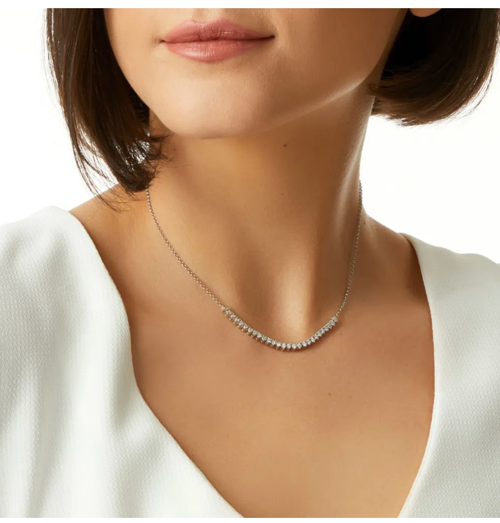 Colar Riviera de diamantes em ouro branco, joia sofisticada e versátil para qualquer ocasião.