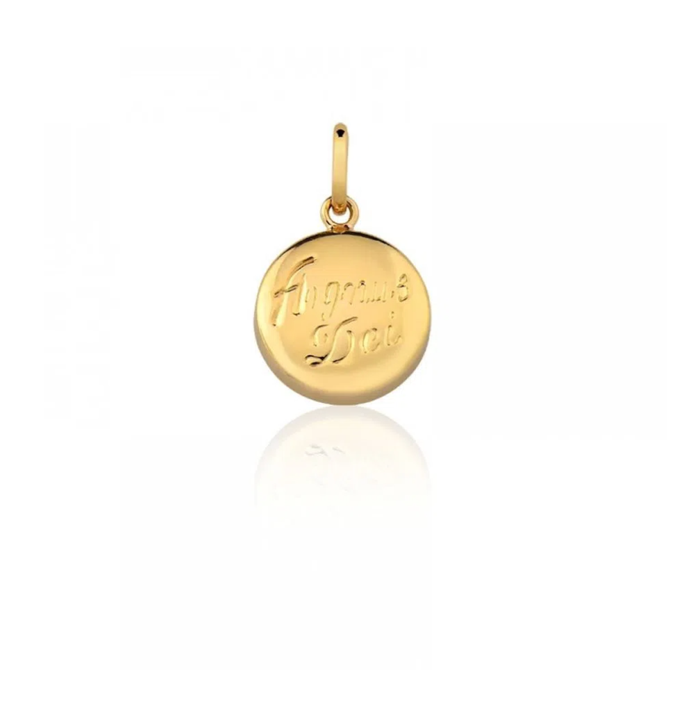 Pingente infantil Agnus Dei em ouro amarelo 18k, símbolo de fé e proteção para batizado.