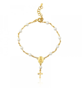 Pulseira infantil em pérolas com medalha de Nossa Senhora Aparecida em ouro amarelo, joia simbólica para batizado.