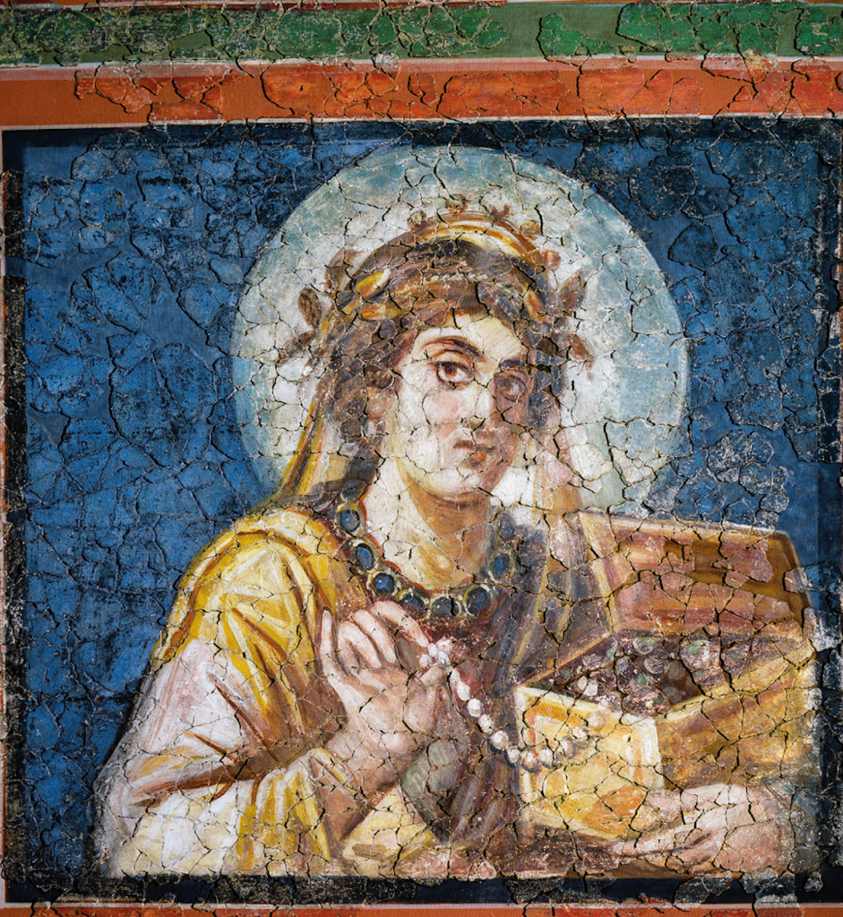 Mural romano antigo retratando uma figura nobre adornada com joias de pérola.