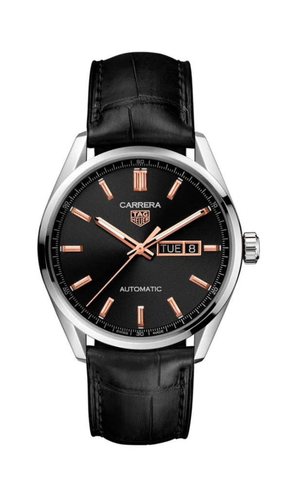 Relógio TAG Heuer Carrera Calibre 5 Automático com pulseira de couro preto.